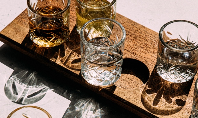 白酒行業(yè)解決方案-為白酒企業(yè)提供srm供應(yīng)商管理、在線詢價、招投標(biāo)平臺和企業(yè)商城，通過協(xié)同平臺，實(shí)現(xiàn)全程在線化自動化，幫助白酒企業(yè)應(yīng)對產(chǎn)地管理復(fù)雜，包材齊套性難度大，全鏈路難追溯等難題。-mb-甄云科技